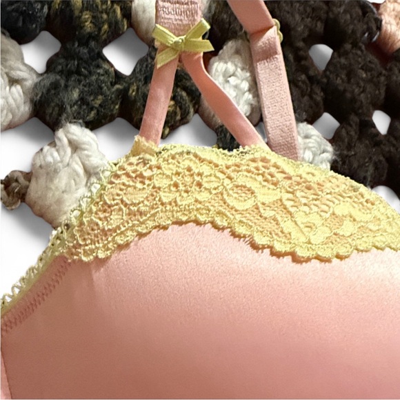 Victoria's Secret Pink Bra with Yellow Trim - Picture 4 of 4